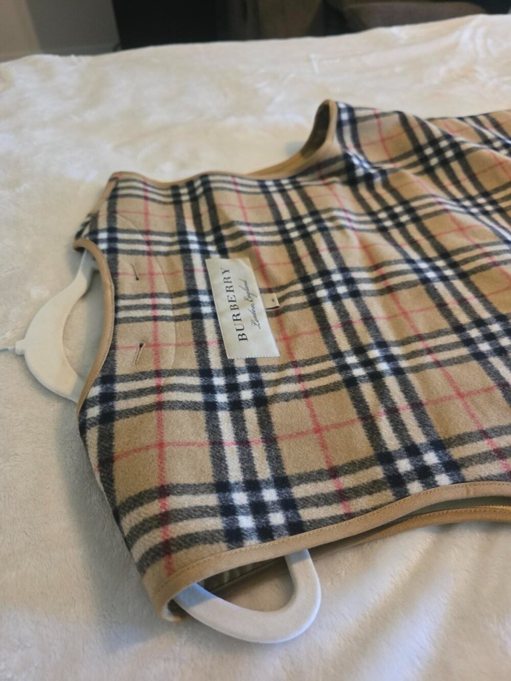Authentic Burberry Vintage Check Sleeveless Coat - Beige Like New - Picture 10 of 14